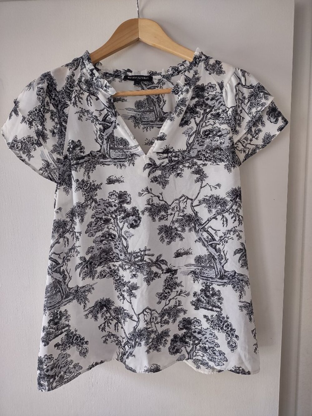 Banana Republic Toile Print Blouse – Size Small